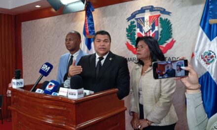 Tobías Crespo presenta plan de ley para normalizar las entidades que regulan el tránsito vehicular en la DIGESTET