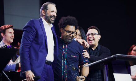 Javier Vargas recibe el Premio Berklee Alumni Achievement Award