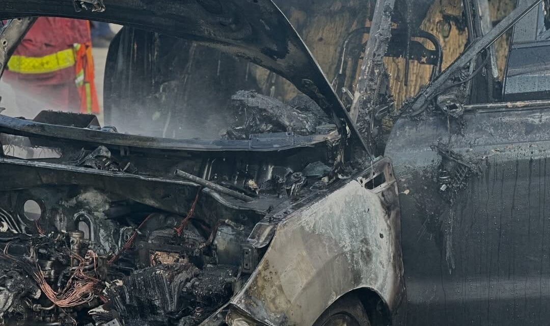 Kiara Romero sale ilesa luego de que su utilitario se incendiara en la Carretera Duarte