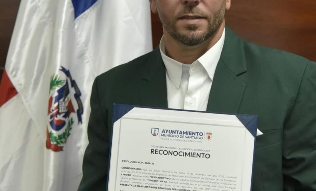 Yunesky Maya es agradecido como Hijo Adoptivo de Santiago