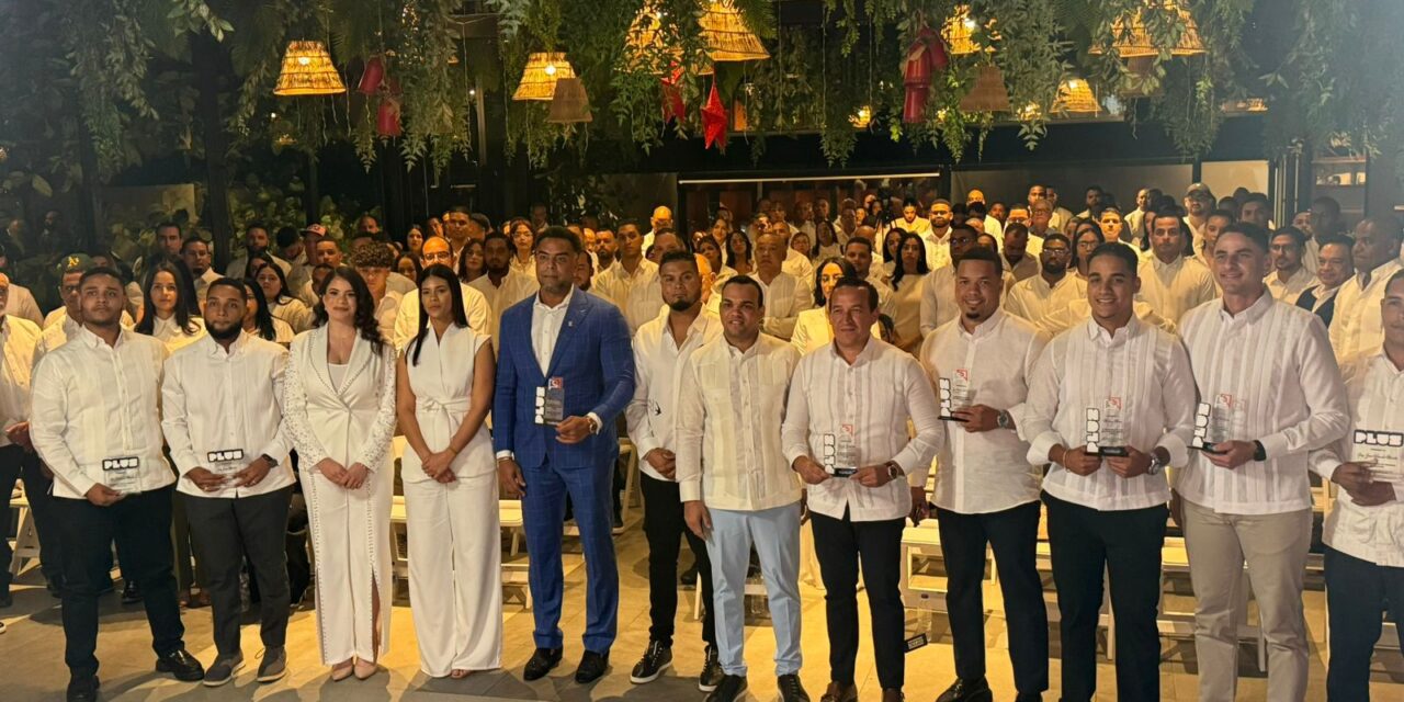 Realizan panel con Nelson Cruz, reconocen a Yasser González e invitan a Luis Arraez