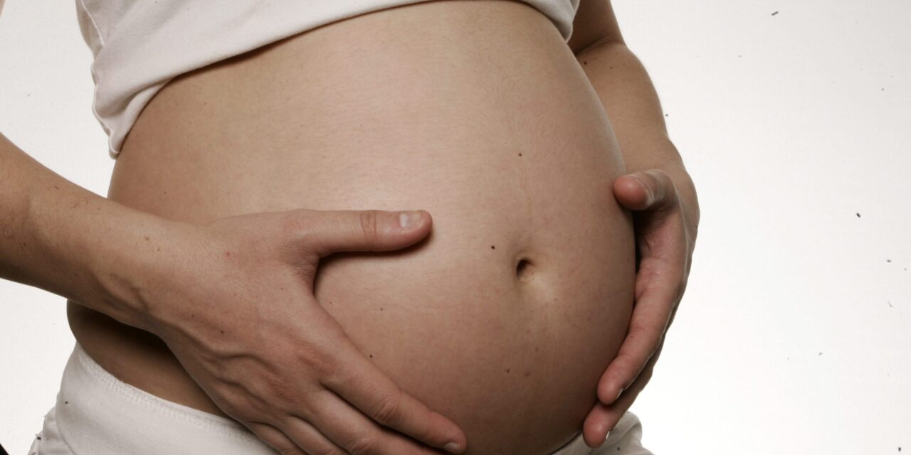 Una dosis de hierro intravenoso durante el impedimento reduce el aventura de anemia materna