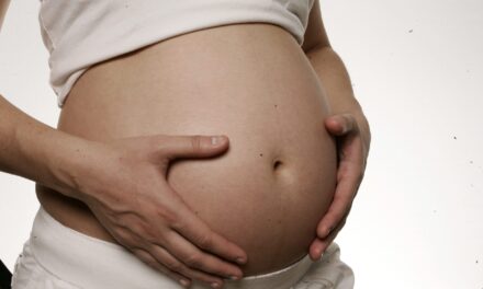 Una dosis de hierro intravenoso durante el impedimento reduce el aventura de anemia materna