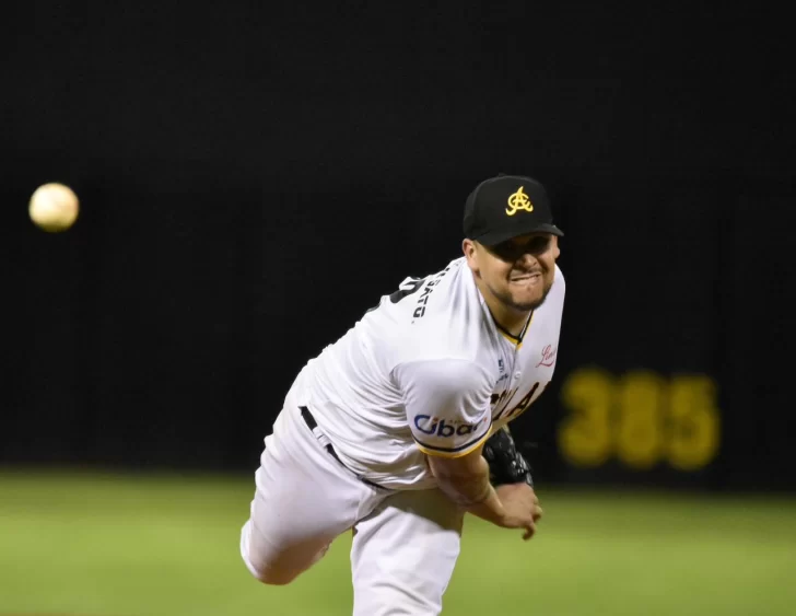 Águilas vencen a Gigantes y mantienen con vida sus aspiraciones a la final