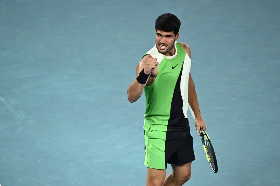 Carlos Alcaraz supera a De Miñaur y alcanza por primera vez las semifinales del Abierto de Australia