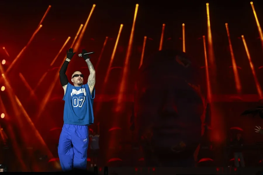 Jugarán J Balvin, Diana Flores y Deion Sanders