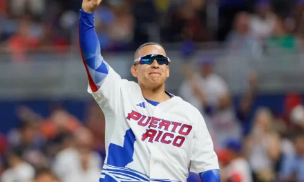 Daddy Yankee celebra vencimiento de su equipo de béisbol los Cangrejeros en Puerto Rico
