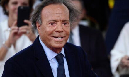 Julio Iglesias contrata un abogado para afrontar las acusaciones