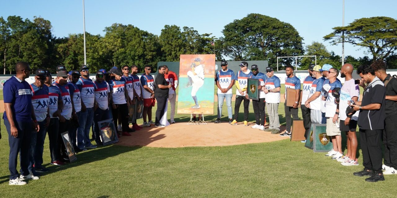 Reconocen en Puerto Plata a peloteros de Grandes Ligas y realizan clínicas infantiles