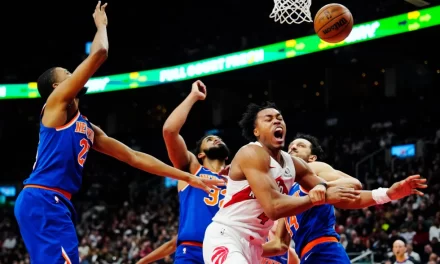 Bridges anota 30 puntos, Towns captura 22 rebotes y los Knicks vencen a los Raptors 