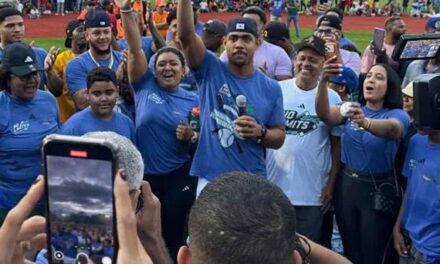 Julio Rodríguez inaugura arduo deportivo en Loma de Cabrera con inversión superior a US$1.3 millones