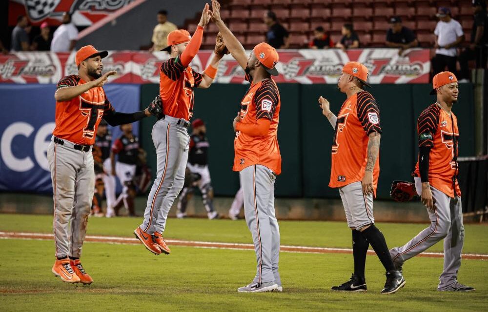 Eloy Jiménez y el pitcheo oportuno guían triunfo de los Toros sobre los Gigantes