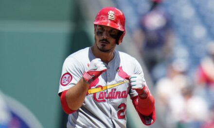 Diamondbacks adquieren a Nolan Arenado en un canje con los Cardenales