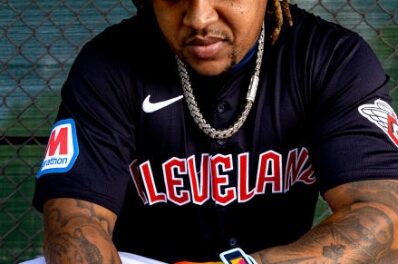 José Ramírez donará guantillas en Cleveland
