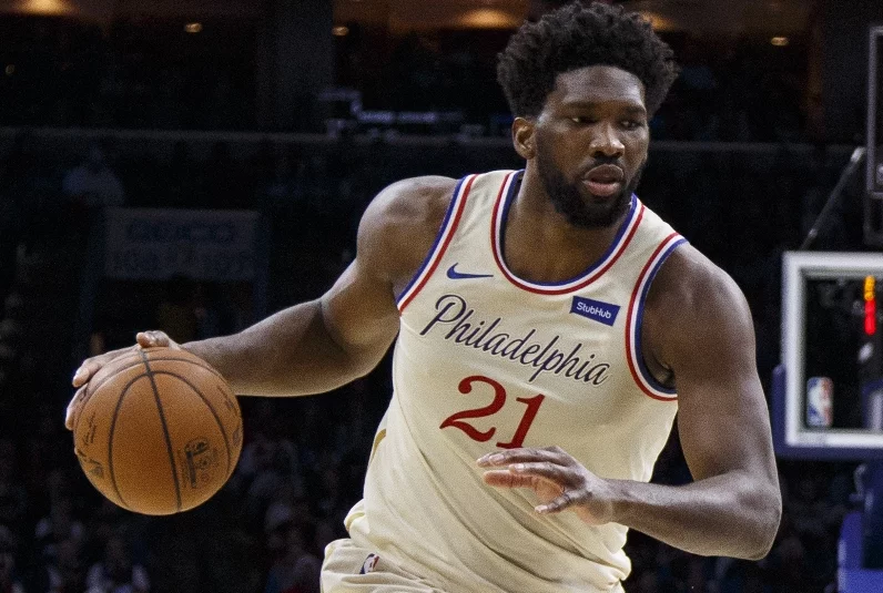 Embiid se perderá el partido contra Hawks por dolor en la espinilla