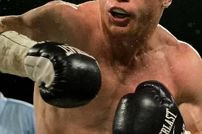 Canelo atribuye derrota en presencia de Crawford a problemas físicos