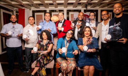 Reconocen a diez cronistas deportivos que apoyan a los niños