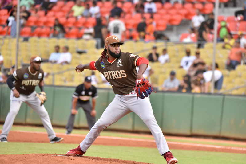 Gigantes del Cibao aseguran permanencia del arrojador Antonio Santos | De Final Minuto