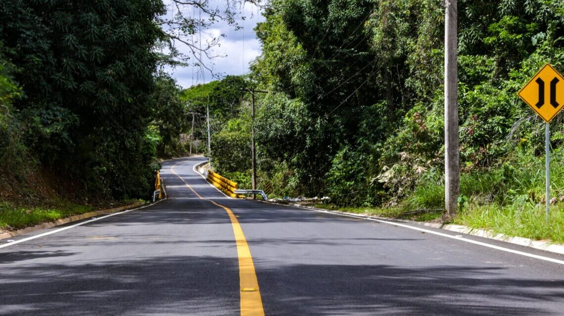 Abinader inaugura carretera Bayaguana-El Puerto, que une Oriente y Noreste