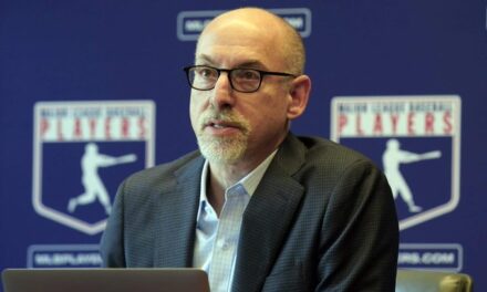 Meyer descarta el tope salarial y defiende la agencia escapado y el arbitraje frente a conflicto gremial