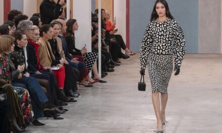 Carolina Herrera celebra a las mujeres del arte en su show en Nueva York