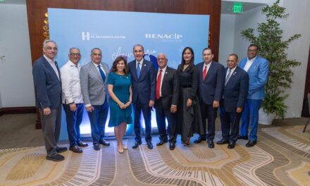 Cirugía Plástica del hospital Gautier realiza trayecto por su 49 aniversario