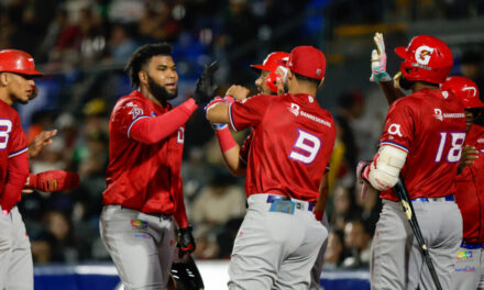 República Dominicana debuta con trofeo 5-4 sobre México Rojo en la Serie del Caribe 2026 | De Postrero Minuto