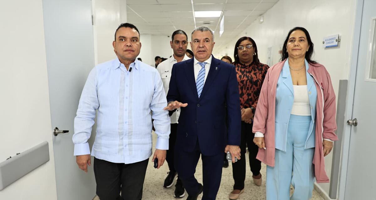 Director del SNS turista los hospitales Robert Reid Cabral y Evangelina Rodríguez sin previo aviso