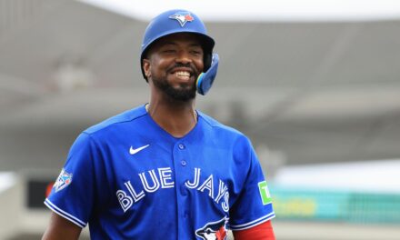 Eloy Jiménez, en plena forma, se convierte en la sino original del campamento de los Blue Jays