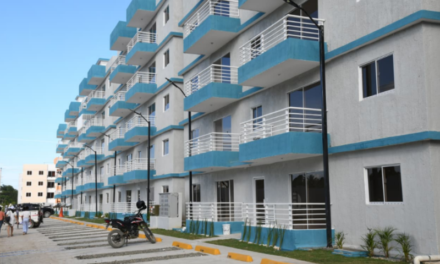 Gobierno entrega 200 nuevos departamentos en Santo Domingo Oeste