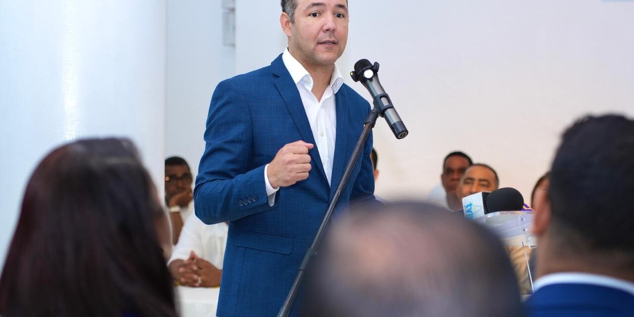 Dirigentes de la Fuerza del Pueblo en torno a el PLD: Cientos juran en Higüey anejo a Frendy Reyes