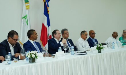 Vídeo | Leonel juramenta al expresidente del PLD en Licey al Medio y a decenas de dirigentes más del FP