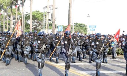 Los participantes demuestran destreza y modernidad en el desfile por el malecón