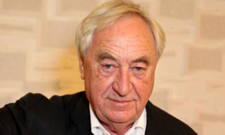 El escritor y periodista falleció a los 92 abriles