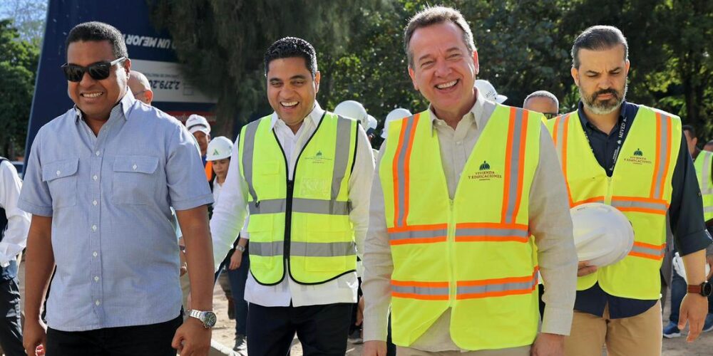 Ministros Kelvin Cruz e Ito Bisonó inspeccionan avances de obras para Juegos Centroamericanos