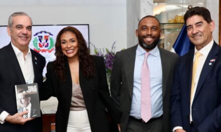 Presidente Abinader se reúne con comunidad dominicana en Emiratos Árabes Unidos