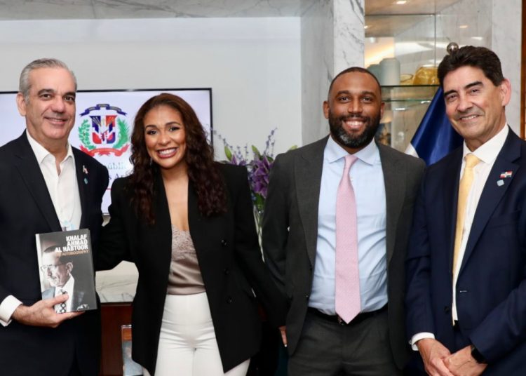 Presidente Abinader se reúne con comunidad dominicana en Emiratos Árabes Unidos