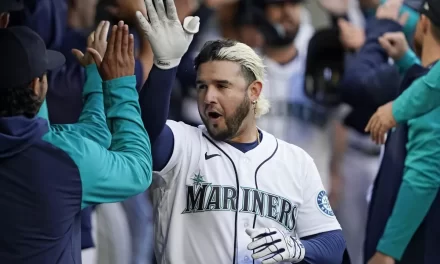 Eugenio Suárez pacta US$15 millones con los Rojos por una campaña