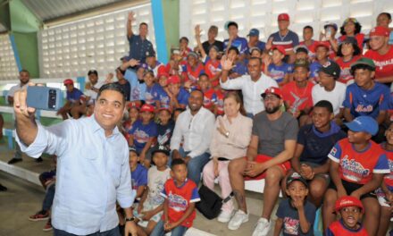 Ministro Kelvin Cruz inicia reconstrucción de multiuso