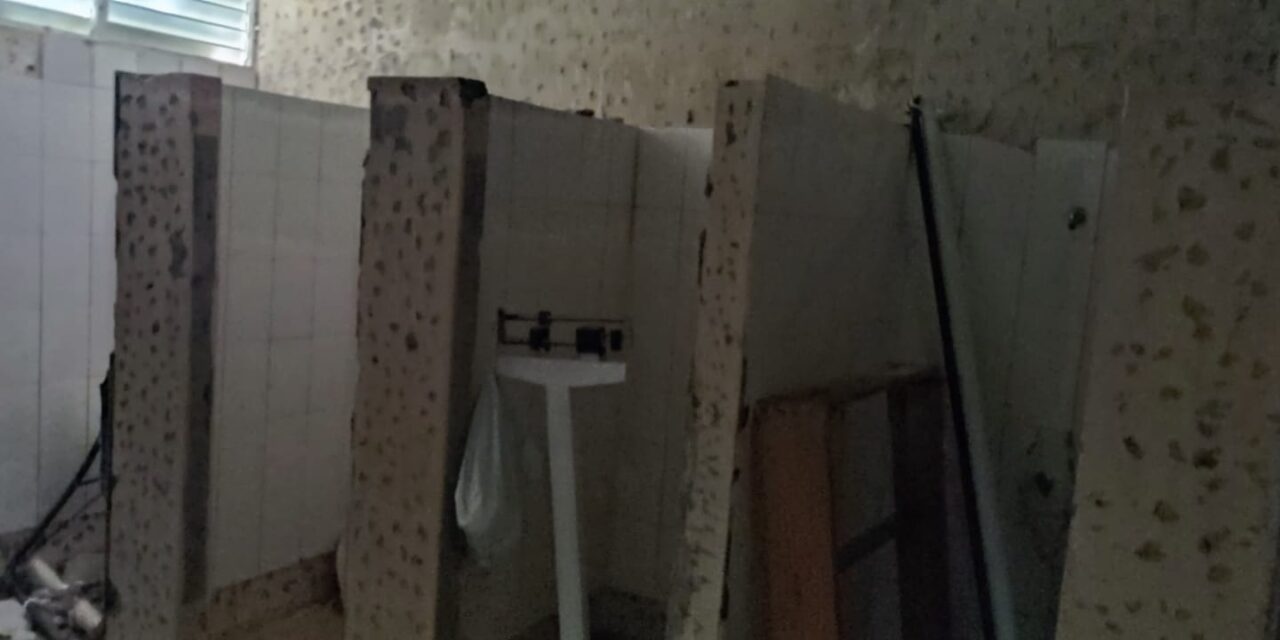 exigen arreglo de baños del Pabellón de Gimnasia