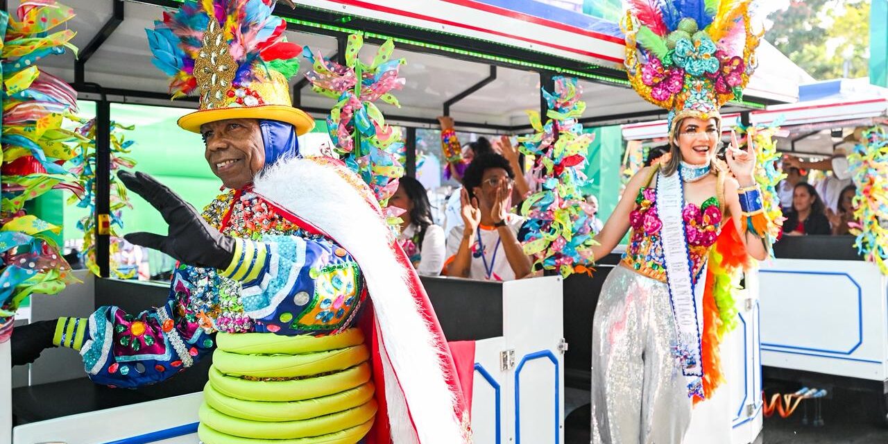 Carnaval de Santiago cierra su segundo domingo con música y Lechón