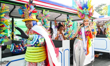 Carnaval de Santiago cierra su segundo domingo con música y Lechón