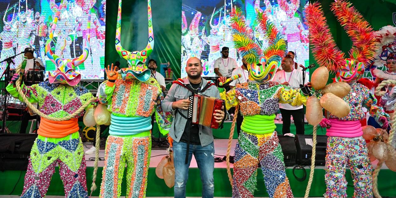 Carnaval de Santiago cierra su tercer domingo convirtiéndose en epicentro del arte y la civilización popular