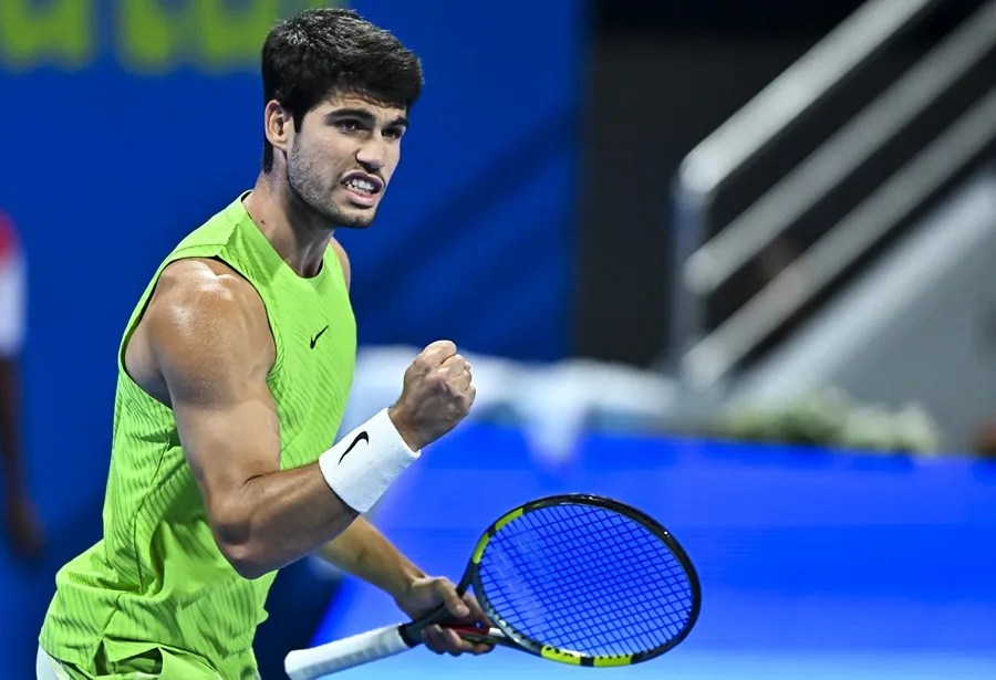 Alcaraz supera a Rublev y mantiene su paso consumado en torno a la final en Doha | De Final Minuto