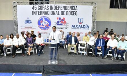 Ministro Kelvin Cruz aporta RD$ 1.3 millones para Copa de Boxeo