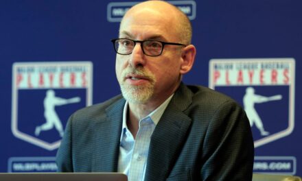 Bruce Meyer asume presidencia del sindicato de peloteros y sustituye a Tony Clark | De Postrero Minuto