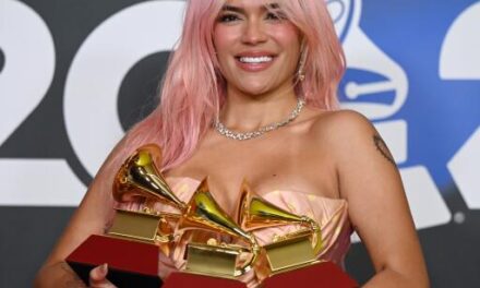 Karol G arrasa en el Premio Lo Nuestro