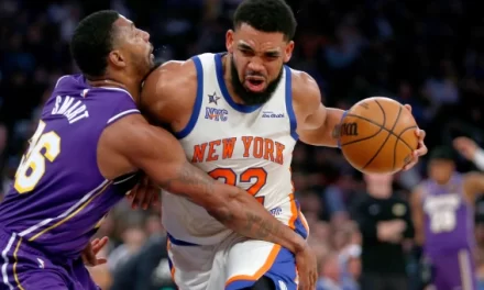 Los Knicks vencieron a los Lakers 112-100; Towns anota 11 puntos