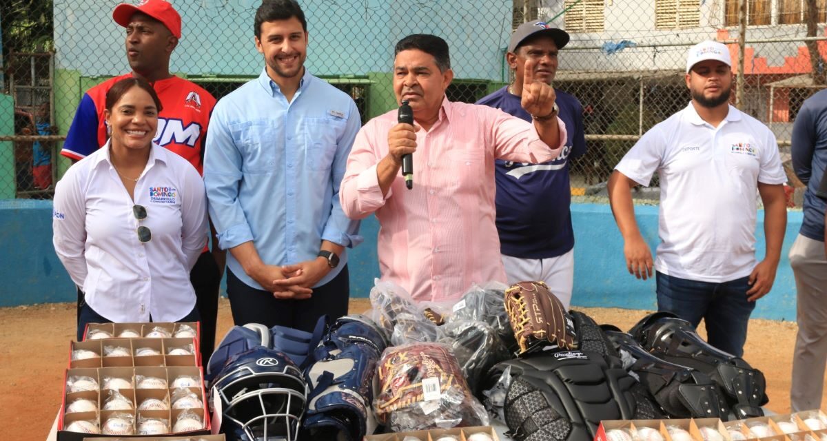 Alcaldía DN y DCNB celebran Día Nacional de la Juventud en Cristo Rey con charla y útiles