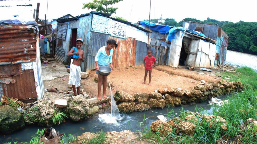 Pisos de tierra, la efectividad que República Dominicana quiere dejar en el pasado